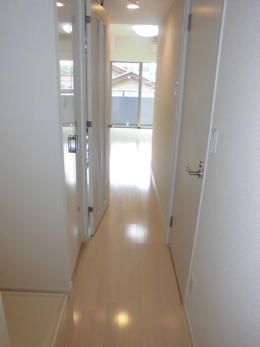 物件内観写真16　(廊下)