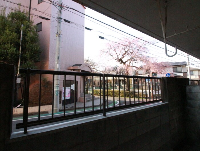 物件内観写真13　(室内からの展望)