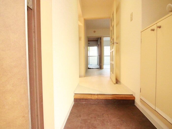 物件内観写真18　(玄関)