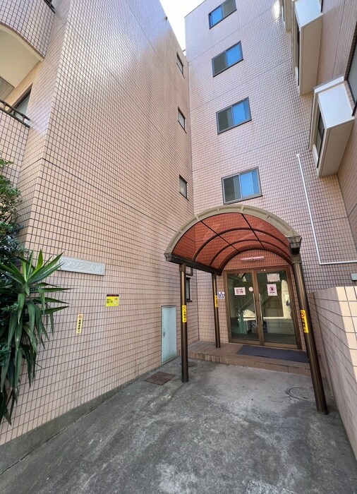 物件外観写真3　(エントランス部分)