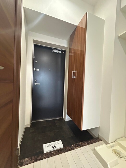 物件内観写真16　(玄関)