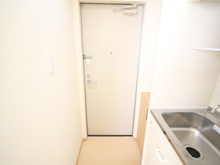 物件内観写真16　(玄関)