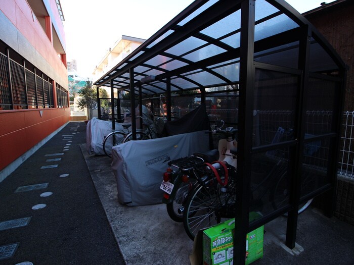 物件外観写真5　(駐輪場)