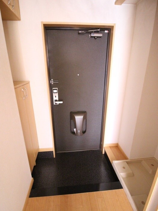 物件内観写真14　(玄関)