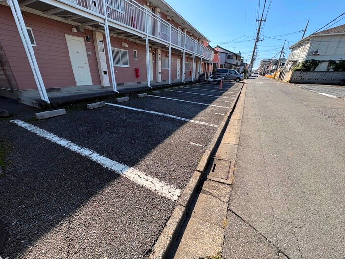 物件外観写真4　(駐車場)