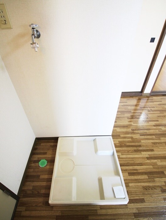 物件内観写真16　(洗濯機置場)