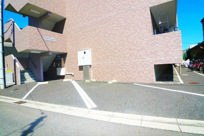 物件外観写真2　(駐車場)