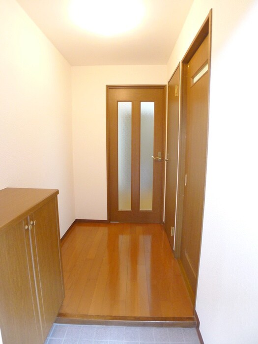 物件内観写真12　(玄関)