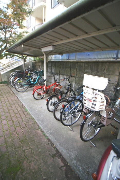 物件外観写真4　(駐輪場)