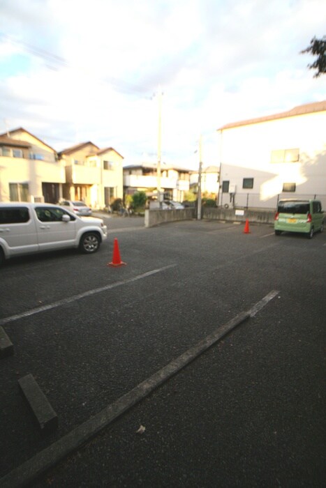 物件外観写真5　(駐車場)