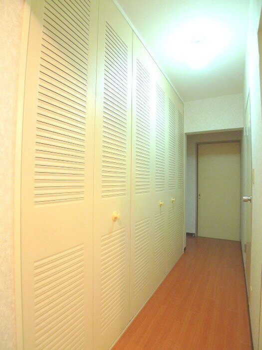 物件内観写真11　(廊下)