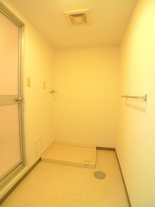 物件内観写真15　(洗濯機置場)