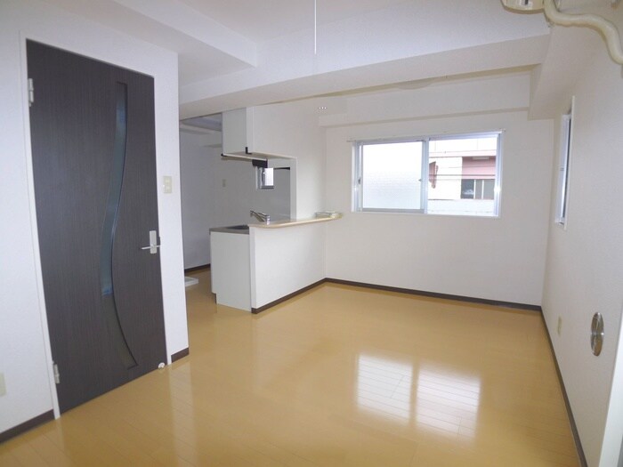 物件内観写真10　(室内からの展望)