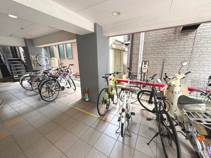 物件外観写真3　(駐輪場)
