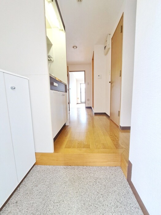 物件内観写真16　(玄関)