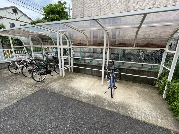 物件外観写真3　(駐輪場)