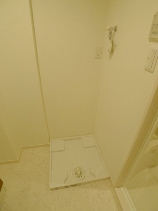 物件内観写真15　(洗濯機置場)