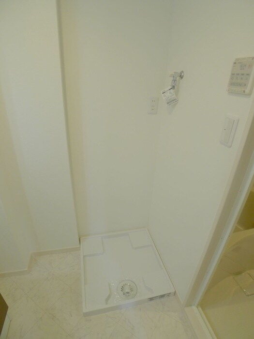 物件内観写真15　(洗濯機置場)
