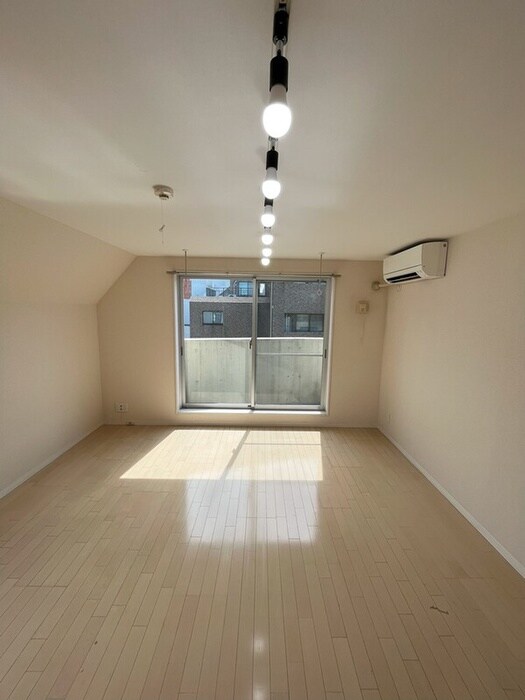 物件内観写真8　(室内からの展望)