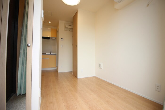 物件内観写真4　(居室)