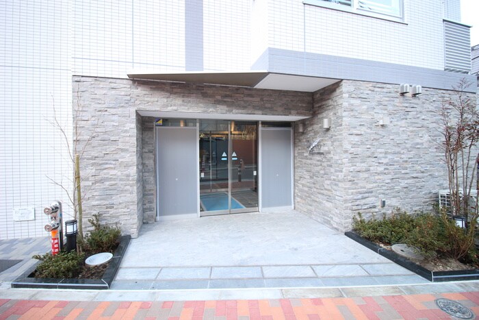 物件外観写真3　(エントランス部分)