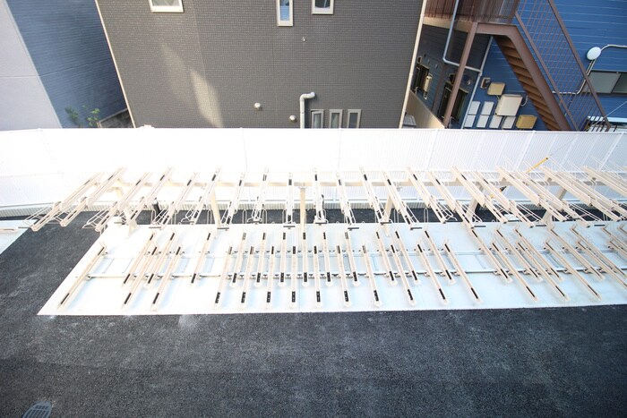 物件外観写真4　(駐輪場)