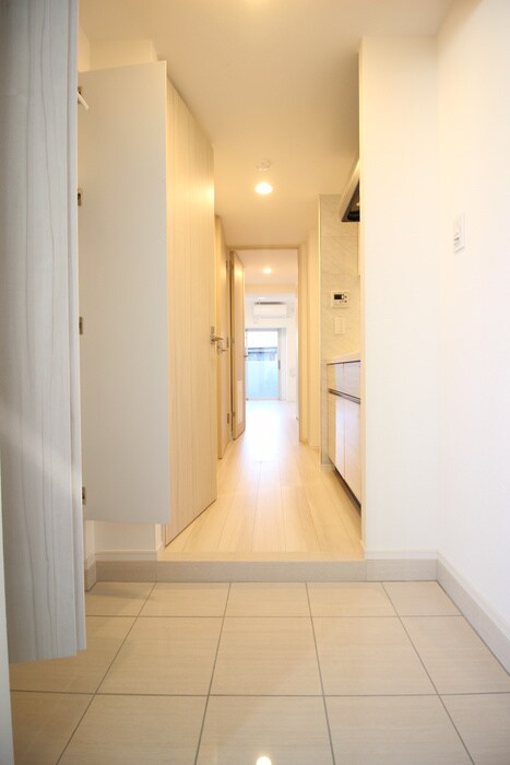 物件内観写真16　(玄関)