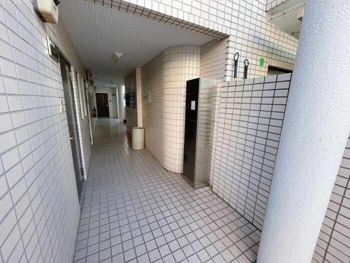 物件外観写真4　(エントランス部分)