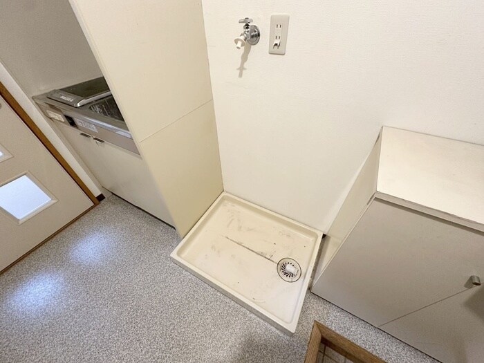 物件内観写真13　(洗濯機置場)