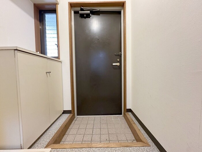 物件内観写真16　(玄関)