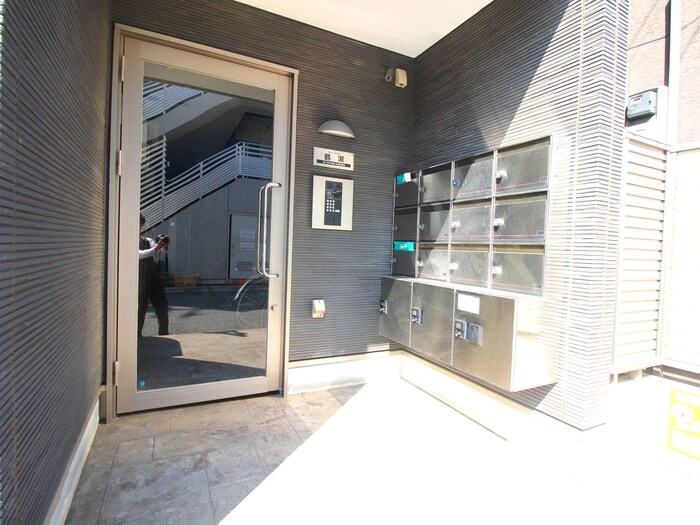 物件外観写真3　(エントランス部分)