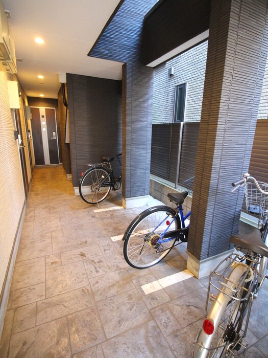 物件外観写真4　(駐輪場)