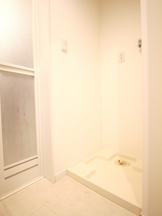 物件内観写真16　(洗濯機置場)