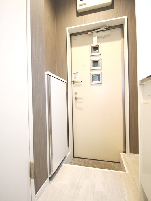 物件内観写真18　(玄関)