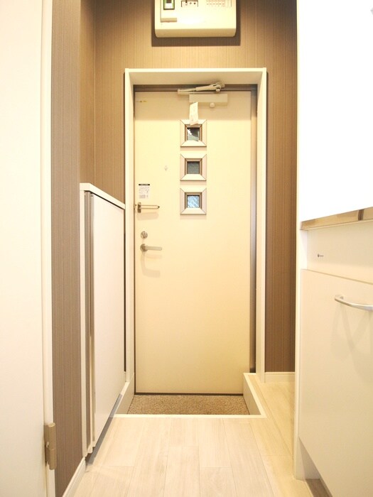 物件内観写真18　(玄関)