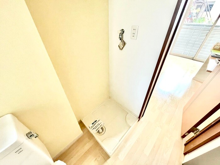 物件内観写真13　(洗濯機置場)