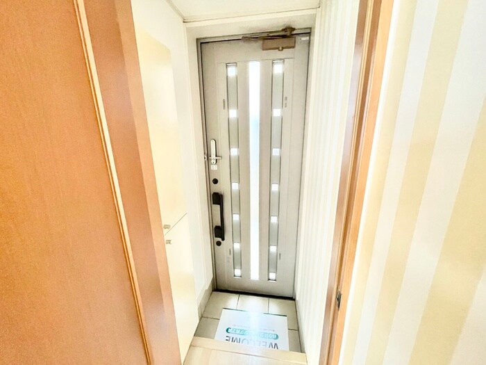 物件内観写真16　(玄関)