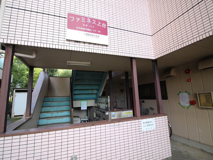 物件外観写真4　(エントランス部分)