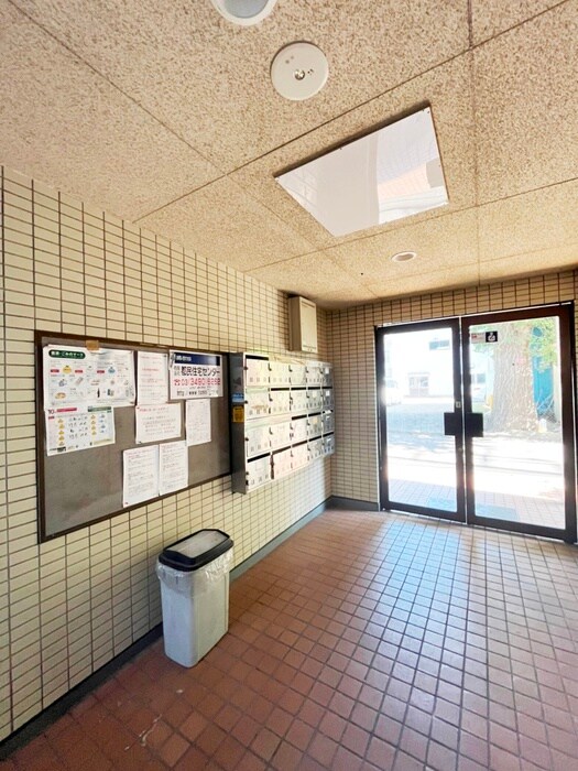 物件外観写真4　(エントランス部分)