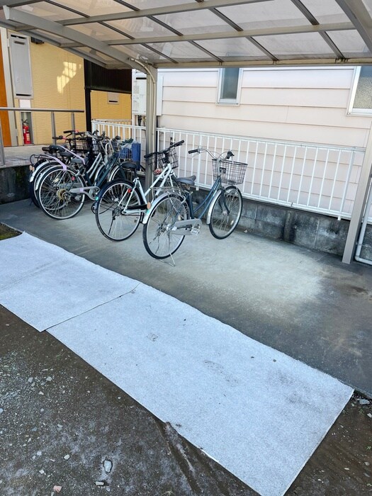 物件外観写真5　(駐輪場)
