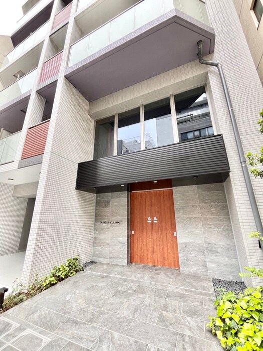 物件外観写真3　(エントランス部分)