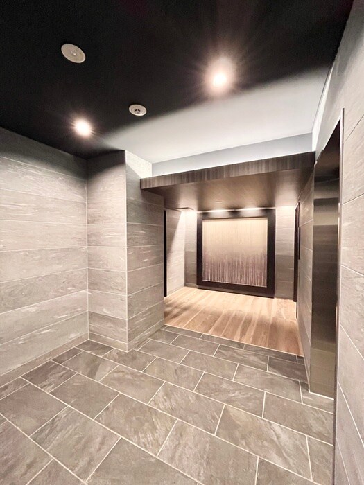 物件外観写真4　(エントランス部分)