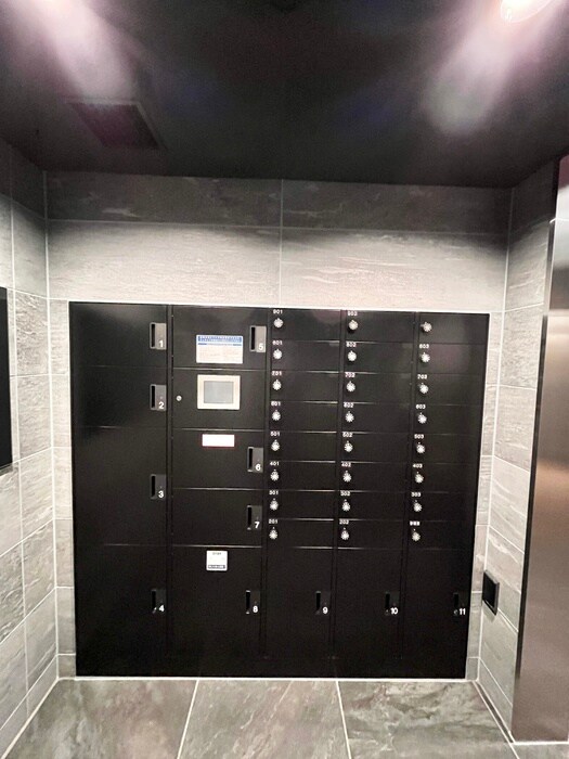 物件外観写真5　(エントランス部分)