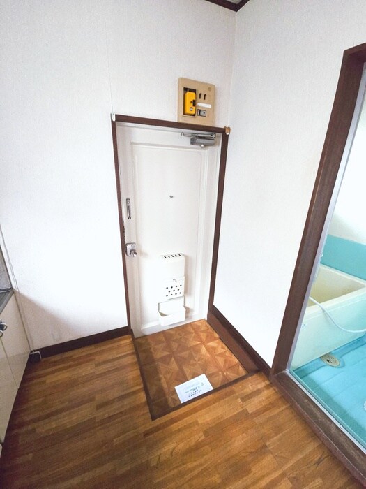 物件内観写真5　(玄関)