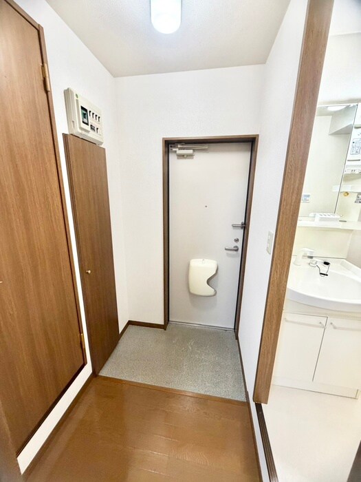 物件内観写真14　(玄関)