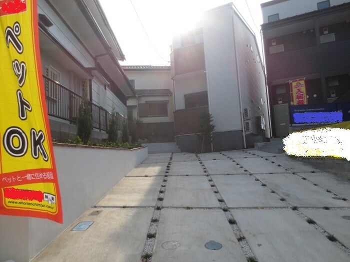 物件外観写真6　(エントランス部分)