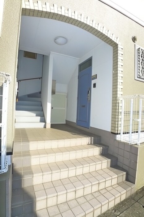 物件外観写真4　(エントランス部分)