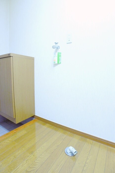 物件内観写真15　(洗濯機置場)