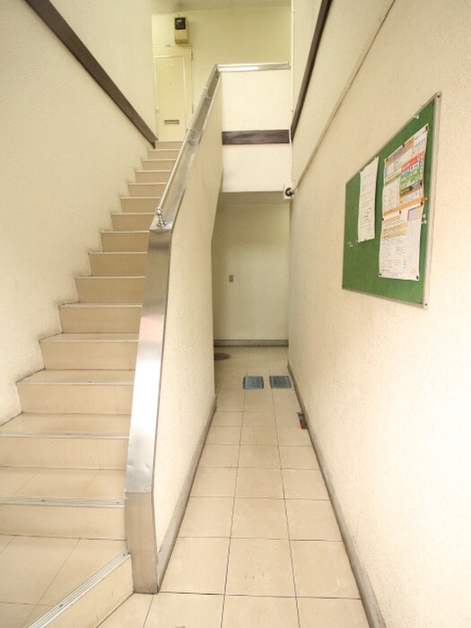 物件外観写真4　(エントランス部分)