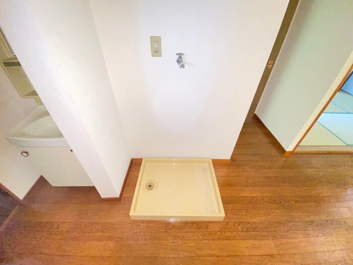 物件内観写真7　(洗濯機置場)